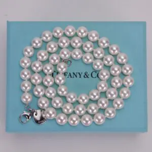 Pearl necklace on Tiffany blue box.
