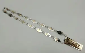 Silver and gold geometric link necklace.