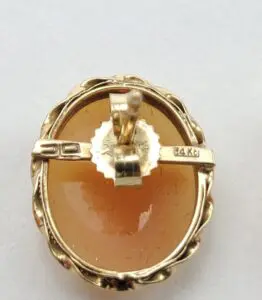 Gold-framed oval gemstone pendant, 14K marked.