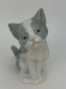 Lladro Feed Me Cat #5113