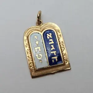 Gold pendant with Hebrew inscriptions, two colors.