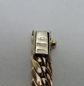 Gold chain clasp with "Italy" engraving.