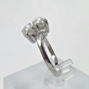 Silver ring with two white pearls.