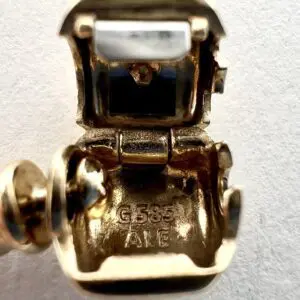 Gold jewelry clasp with G585 ALE markings.