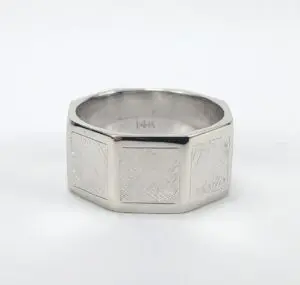 Silver ring with geometric design, 14K stamp.