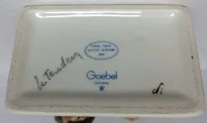 Bottom of a Goebel figurine with signatures.