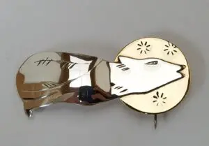 925 Sterling Silver Wolf Coyote Howling at Full Moon Pin Brooch