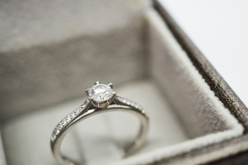sell your engagement ring, The Wedding Is Off. Who Keeps the Engagement Ring?