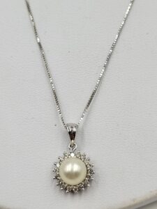 pre-owned diamond pearl necklace