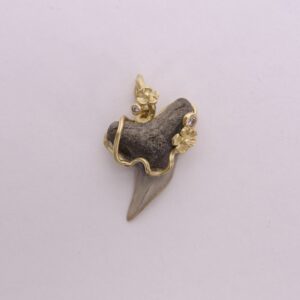 Lene Vibe 18k Yellow Gold Diamond Floral Pattern Wire Wrap Shark Tooth Pendant