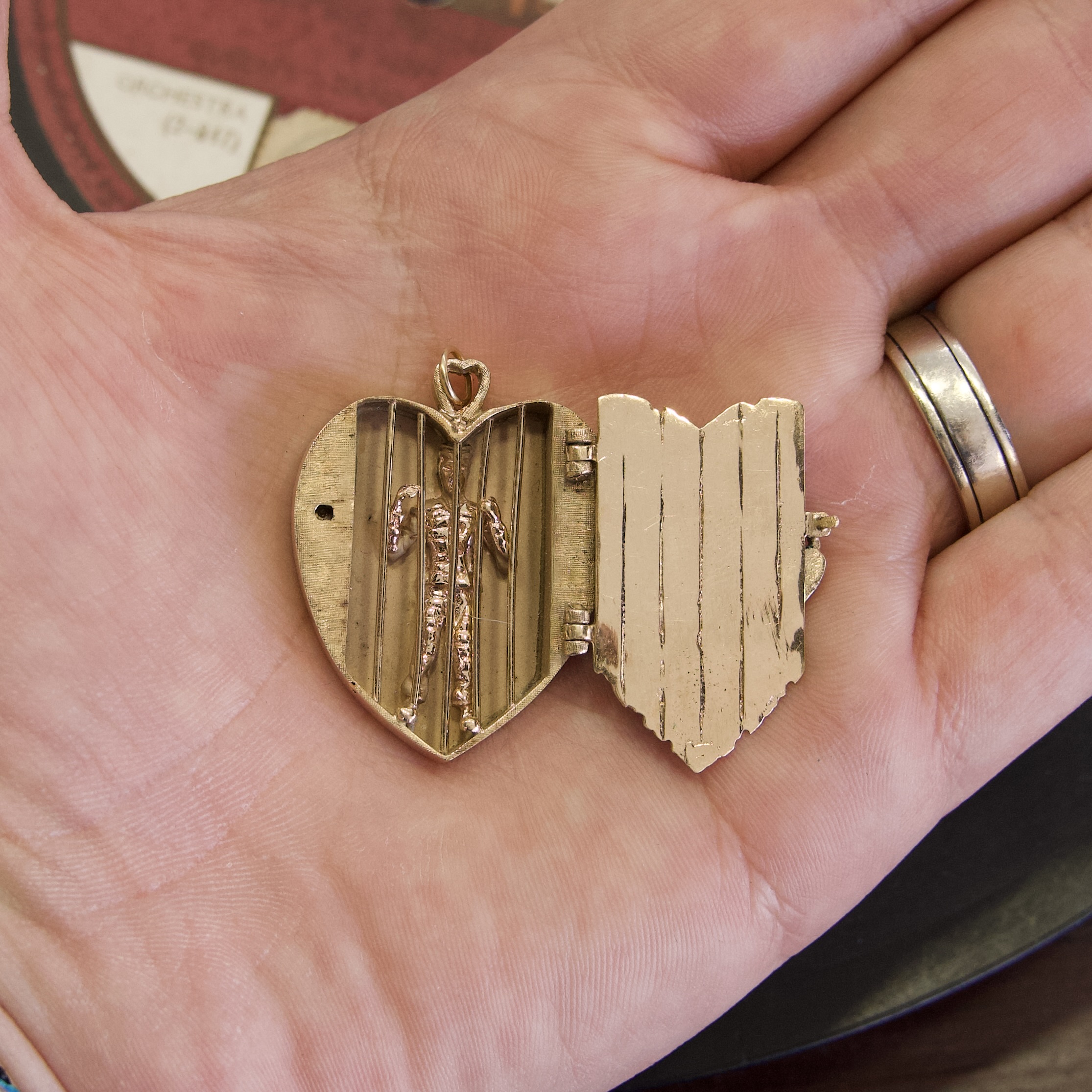 Vintage 14k Yellow Gold "Prisoner Of Love" Large Heart Locket Pendant - Image 3