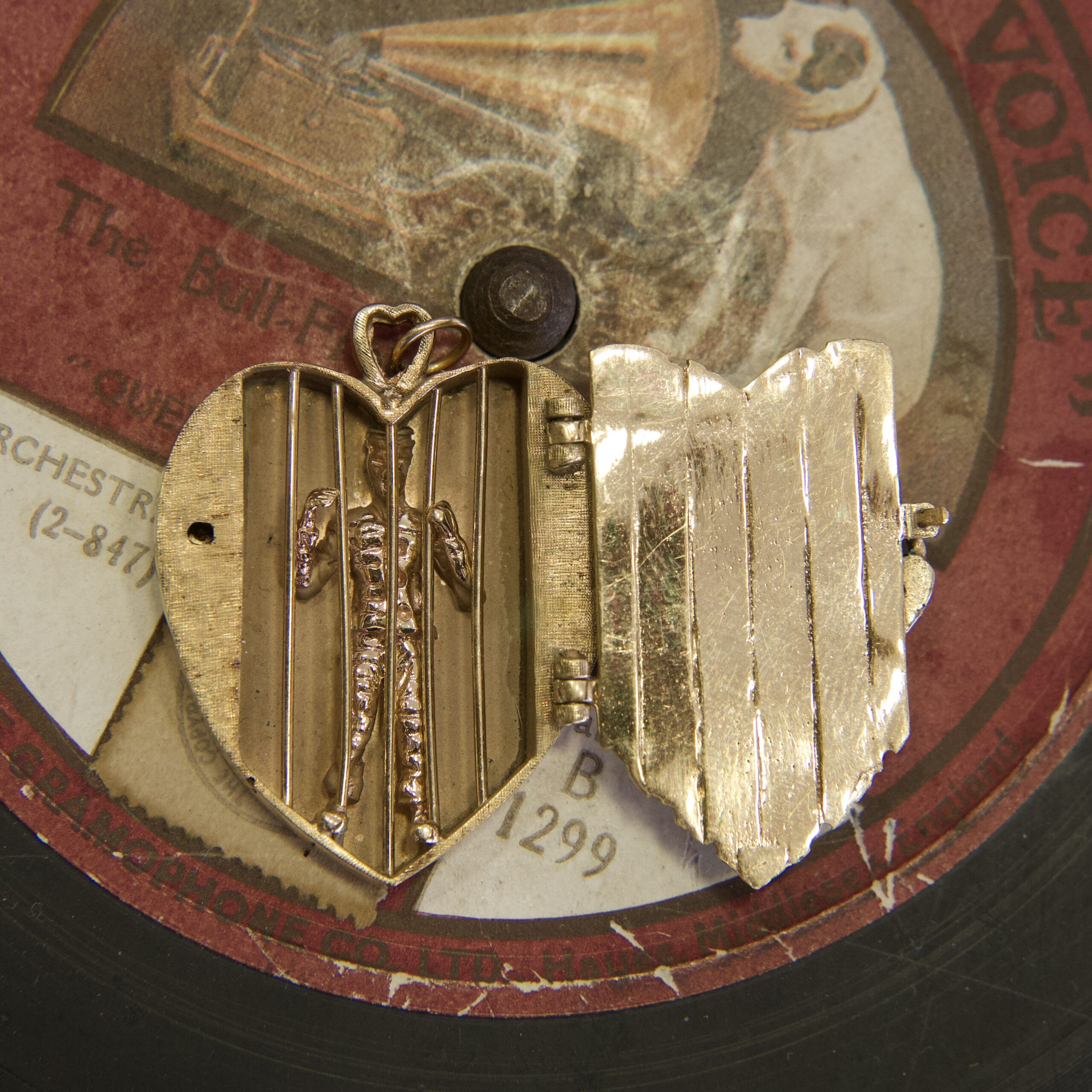 Vintage 14k Yellow Gold "Prisoner Of Love" Large Heart Locket Pendant - Image 5