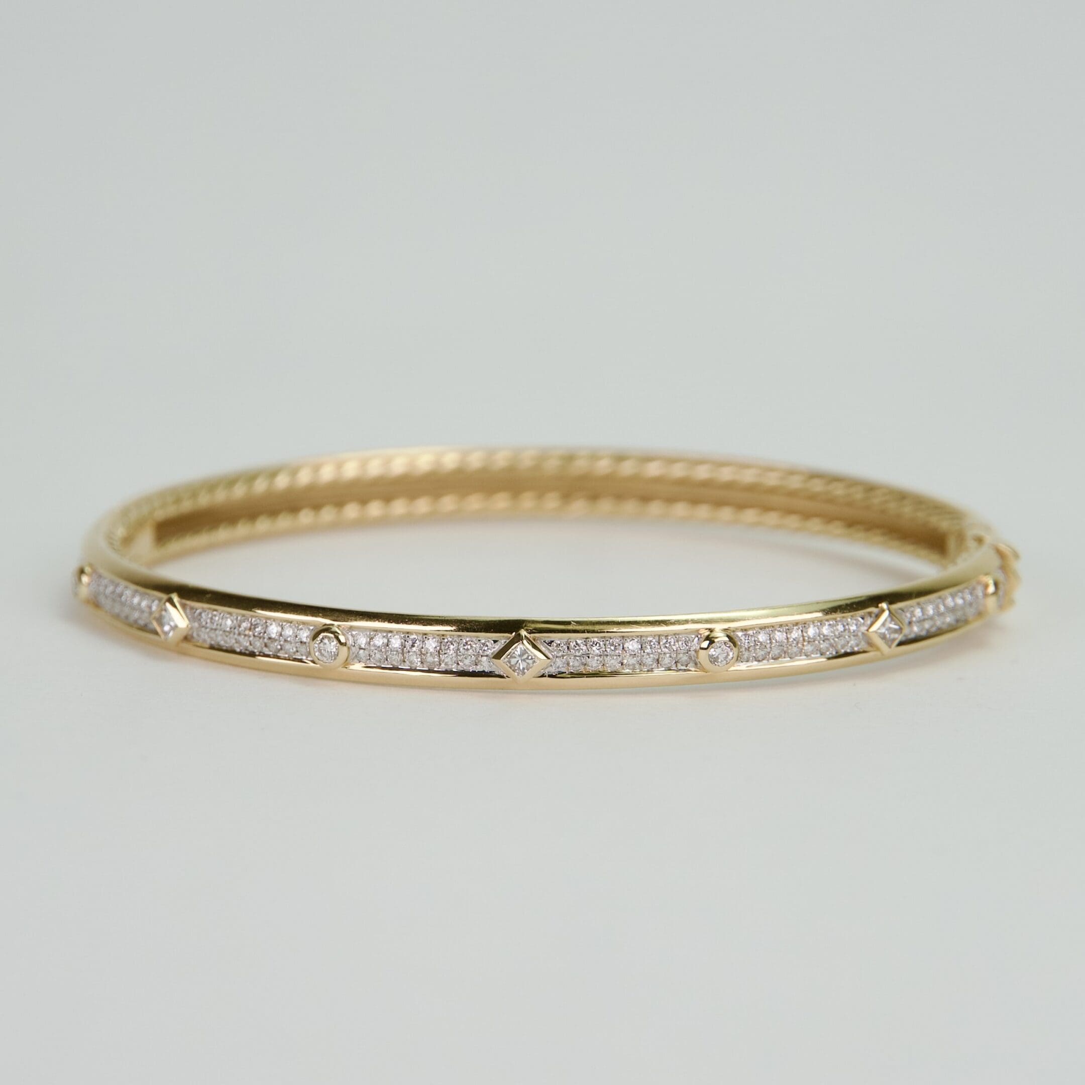 David Yurman 18k Yellow Gold Diamond 4.5mm Modern Renaissance Bangle Medium