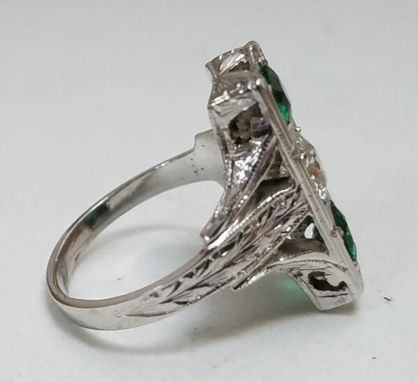 Art Deco Vintage 20k White Gold .5ct Diamond Green Stone Ring - Image 7