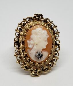 Vintage 14k Two-Tone Yellow & White Gold Diamond Helmet Shell Cameo Scroll Ring