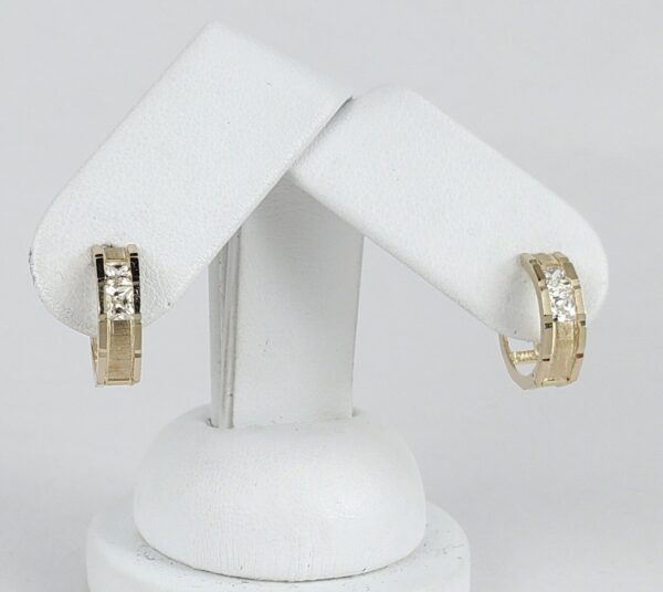 14k Yellow Gold Textured Cubic Zirconia CZ Huggie Hoop Style Earrings 5/8'' - Image 4