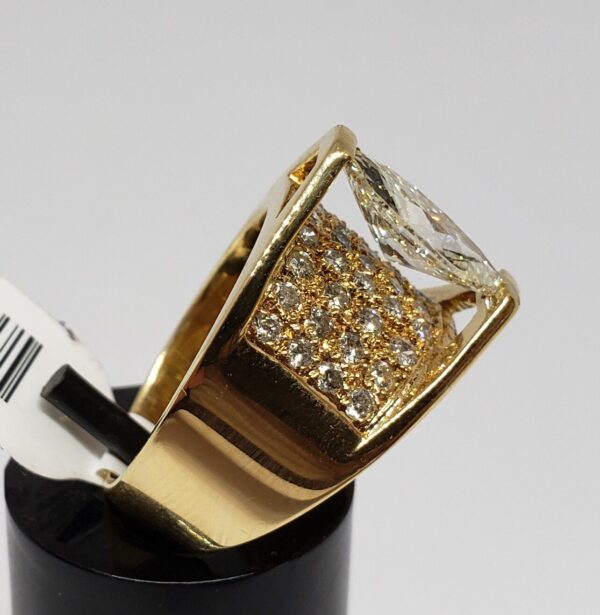 18k 750 Yellow Gold Floating Marquise Diamond Band 2.12ctw Ring - Image 8