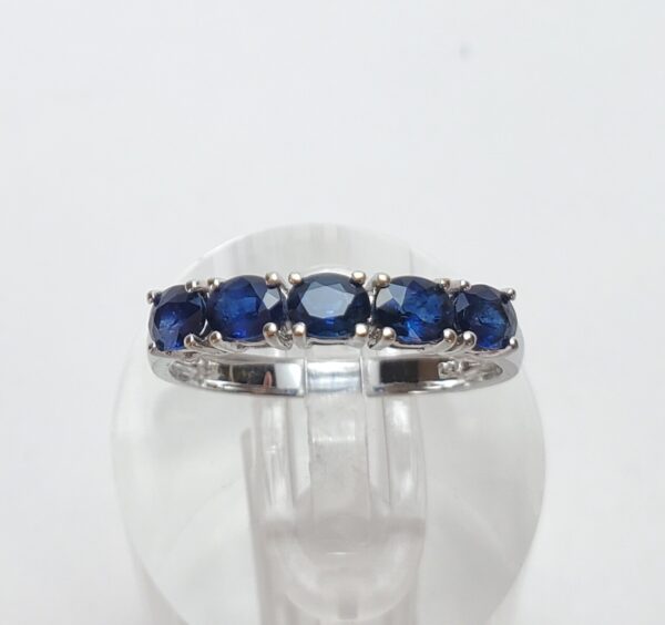 18k White Gold 1.00ctw Natural Oval Blue Sapphire 5 Stone Band Ring 7'' - Image 3