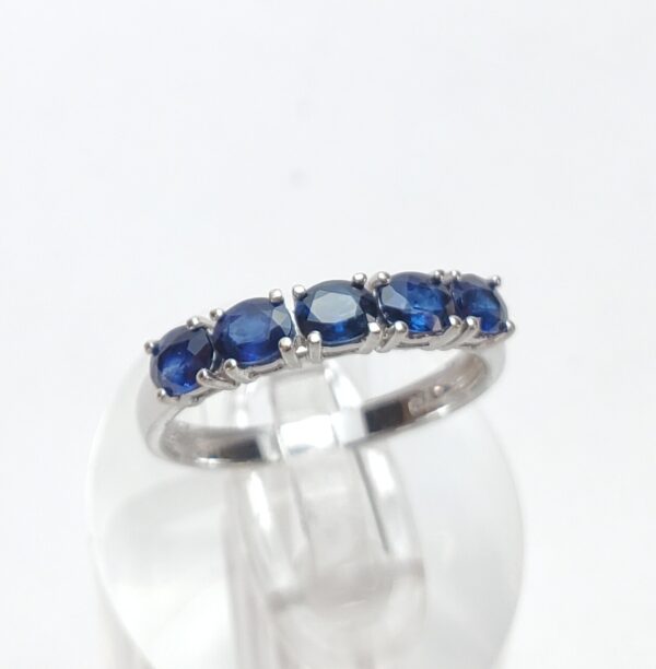 18k White Gold 1.00ctw Natural Oval Blue Sapphire 5 Stone Band Ring 7'' - Image 4