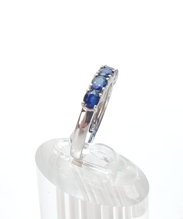 18k White Gold 1.00ctw Natural Oval Blue Sapphire 5 Stone Band Ring 7'' - Image 5