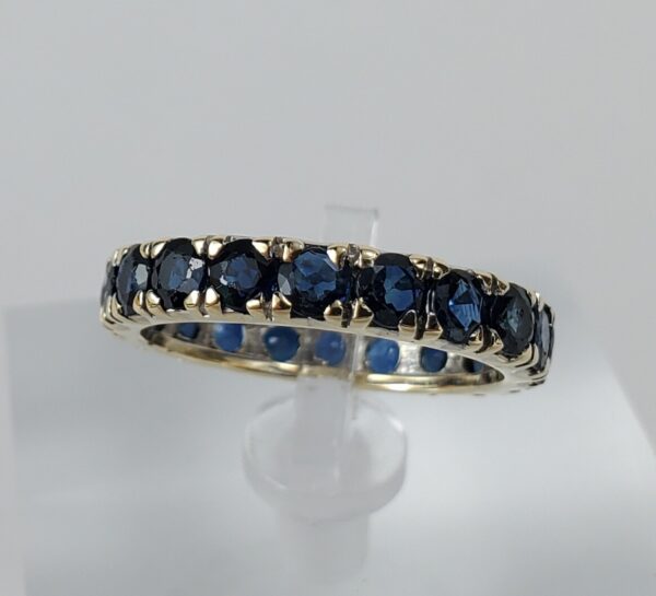 18k Yellow Gold 2.50ctw Natural Blue Sapphire Eternity Band Ring 6.25'' - Image 3