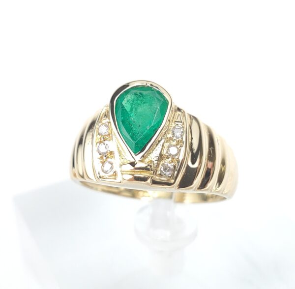 18k Yellow Gold .85ctw Pear Shape Emerald Diamond Ribbed Cocktail Band Ring 6.5' - Image 4