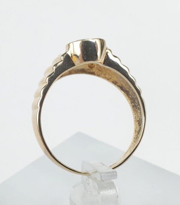 18k Yellow Gold .85ctw Pear Shape Emerald Diamond Ribbed Cocktail Band Ring 6.5' - Image 7