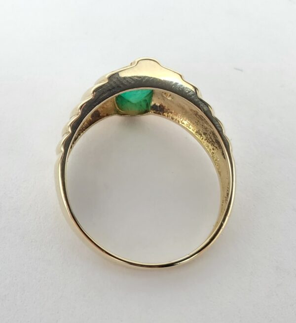 18k Yellow Gold .85ctw Pear Shape Emerald Diamond Ribbed Cocktail Band Ring 6.5' - Image 8
