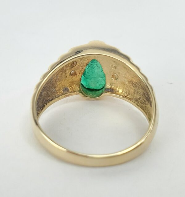 18k Yellow Gold .85ctw Pear Shape Emerald Diamond Ribbed Cocktail Band Ring 6.5' - Image 9