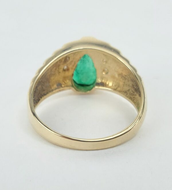 18k Yellow Gold .85ctw Pear Shape Emerald Diamond Ribbed Cocktail Band Ring 6.5' - Image 10