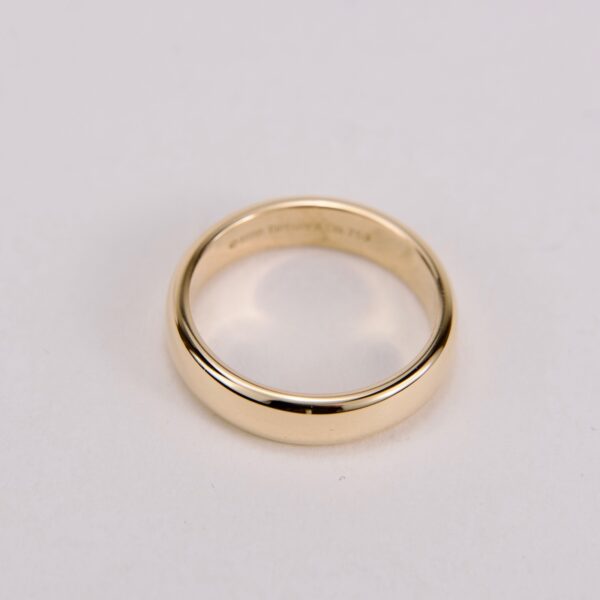 Tiffany & Co 18k 750 1999 Yellow Gold 4mm Dome Women's Wedding Band Ring 5.25 - Image 6