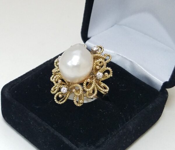 Vintage 14k Yellow Gold Baroque Pearl Diamond Ring - Image 3