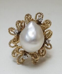 Vintage 14k Yellow Gold Baroque Pearl Diamond Ring