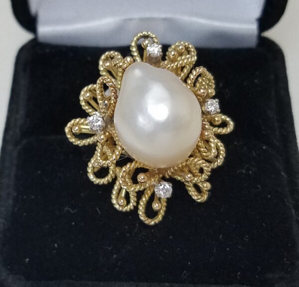Vintage 14k Yellow Gold Baroque Pearl Diamond Ring - Image 4
