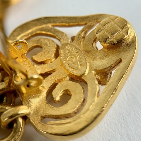 Vintage Chanel Gripoix Heart Dangling Drop Gold Plated Clip On Earrings 96P - Image 5