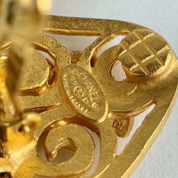 Vintage Chanel Gripoix Heart Dangling Drop Gold Plated Clip On Earrings 96P - Image 6