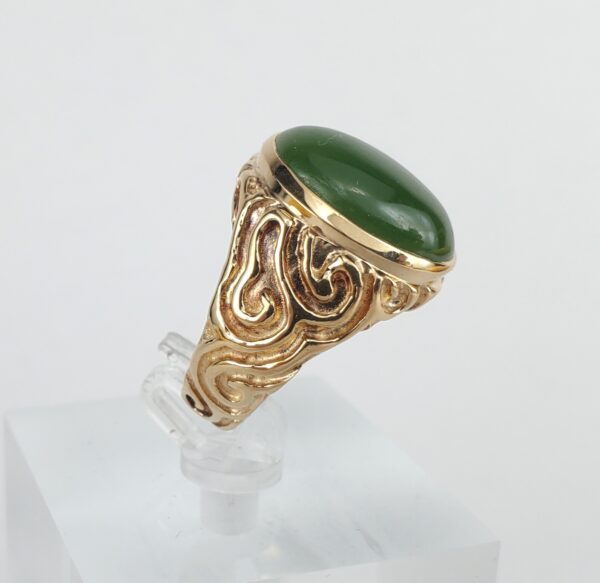 10k Yellow Gold 7ct Oval Cabochon Nephrite Jade Engraved Carved Cocktail Ring - Image 5