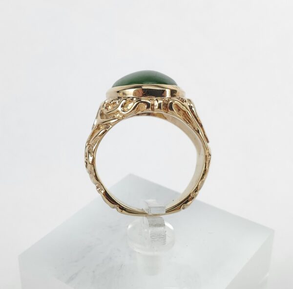 10k Yellow Gold 7ct Oval Cabochon Nephrite Jade Engraved Carved Cocktail Ring - Image 7