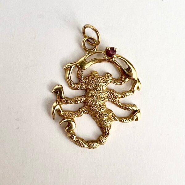 14k Yellow Gold Vintage Scorpion Charm Pendant 1 1/4''