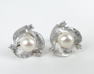 14k White Gold 6.75-7.25mm Pearl .18ctw Diamond Textured Clip-On Earrings 5/8''