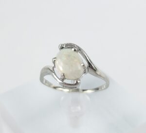 10k White Gold Oval Cut Cabochon Natural Opal Solitaire Ring 6''