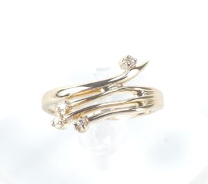 14k Yellow Gold .04ct Diamond Crossover Style Band Ring 5.75''