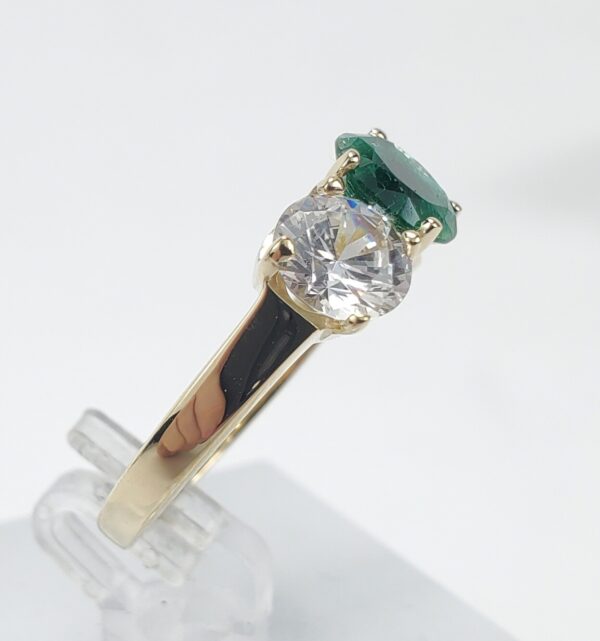14k Yellow Gold Diamond Simulant Green Quenched Quartz Three Stone Ring 6.5'' - Image 5