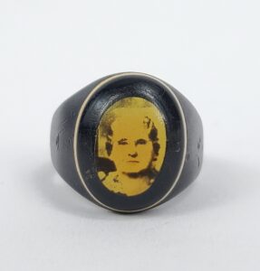 Vintage Prison Mourning Sentimental Black Celluloid Picture Portrait Ring 6''