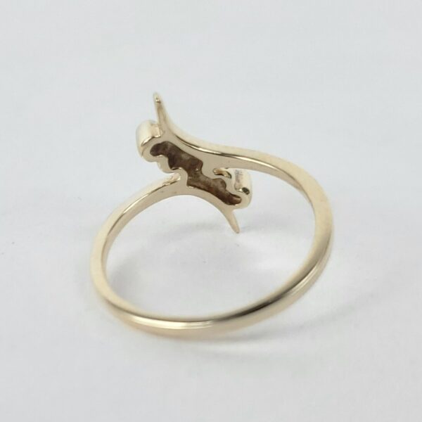 10k Two Tone White Yellow Gold Diamond Crossover Style Curved Swirl Ring 5'' - Image 7