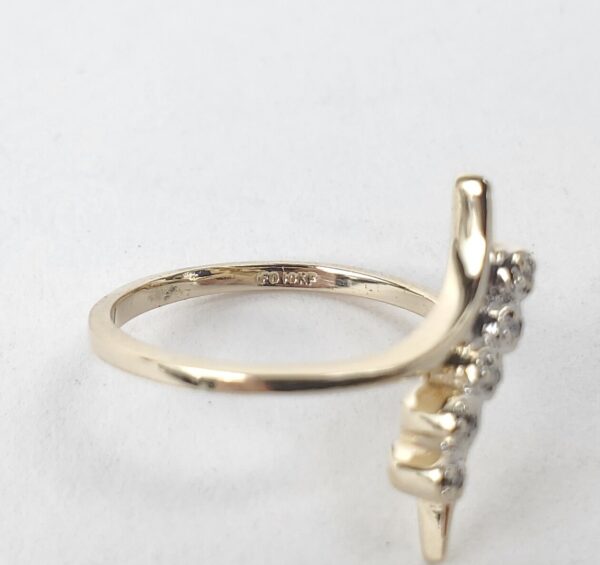 10k Two Tone White Yellow Gold Diamond Crossover Style Curved Swirl Ring 5'' - Image 9