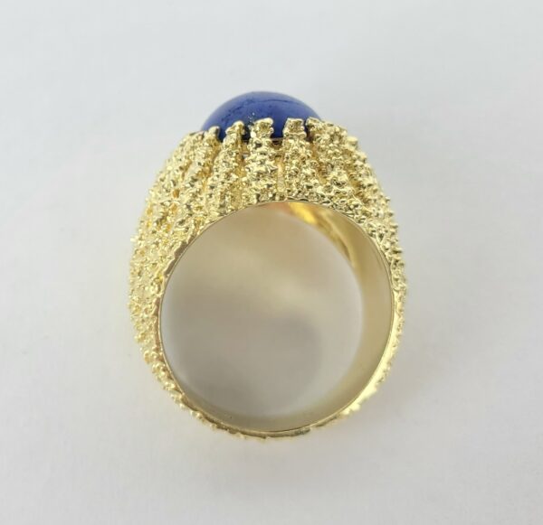 18k Yellow Gold 4.25c Lapis Lazuli Cabochon Solitaire Textured Cocktail Ring ... - Image 8