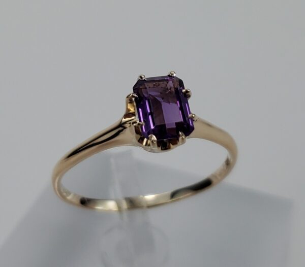 18k Yellow Gold .80ctw Emerald Cut Amethyst Solitaire Ring 9'' Sizable - Image 4
