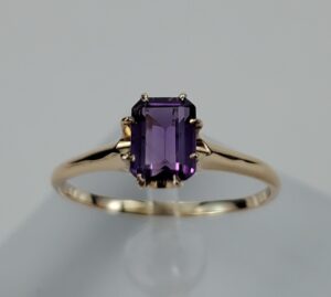 18k Yellow Gold .80ctw Emerald Cut Amethyst Solitaire Ring 9'' Sizable
