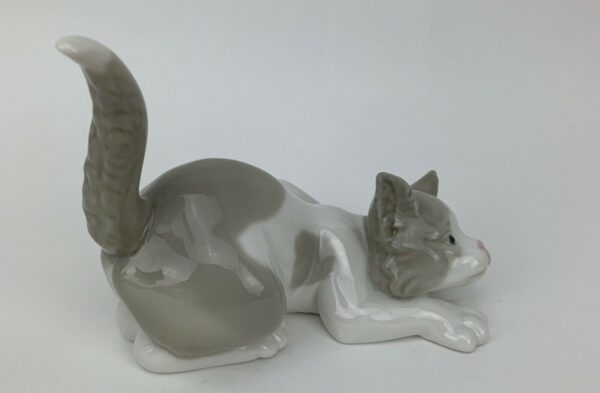 Lladro Attentive Cat #5112 - Image 3